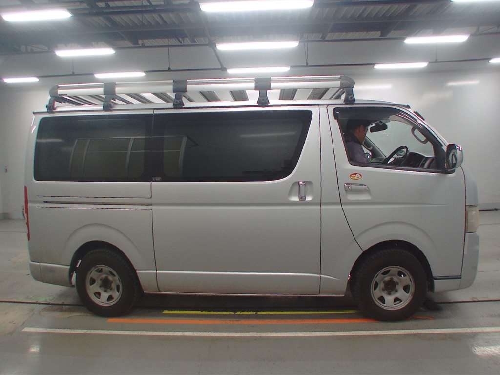 TOYOTA REGIUS ACE