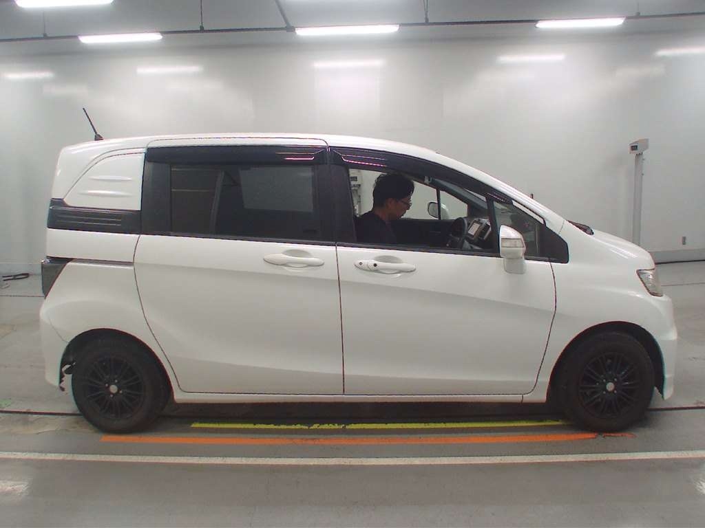 HONDA FREED SPIKE