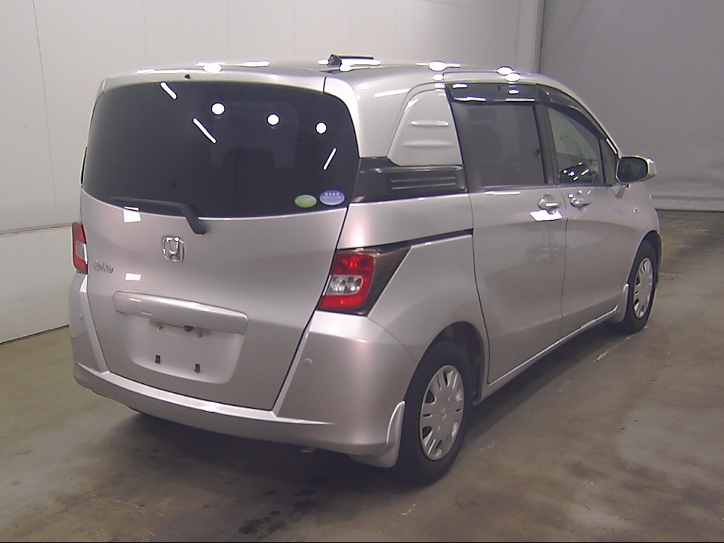 HONDA FREED SPIKE