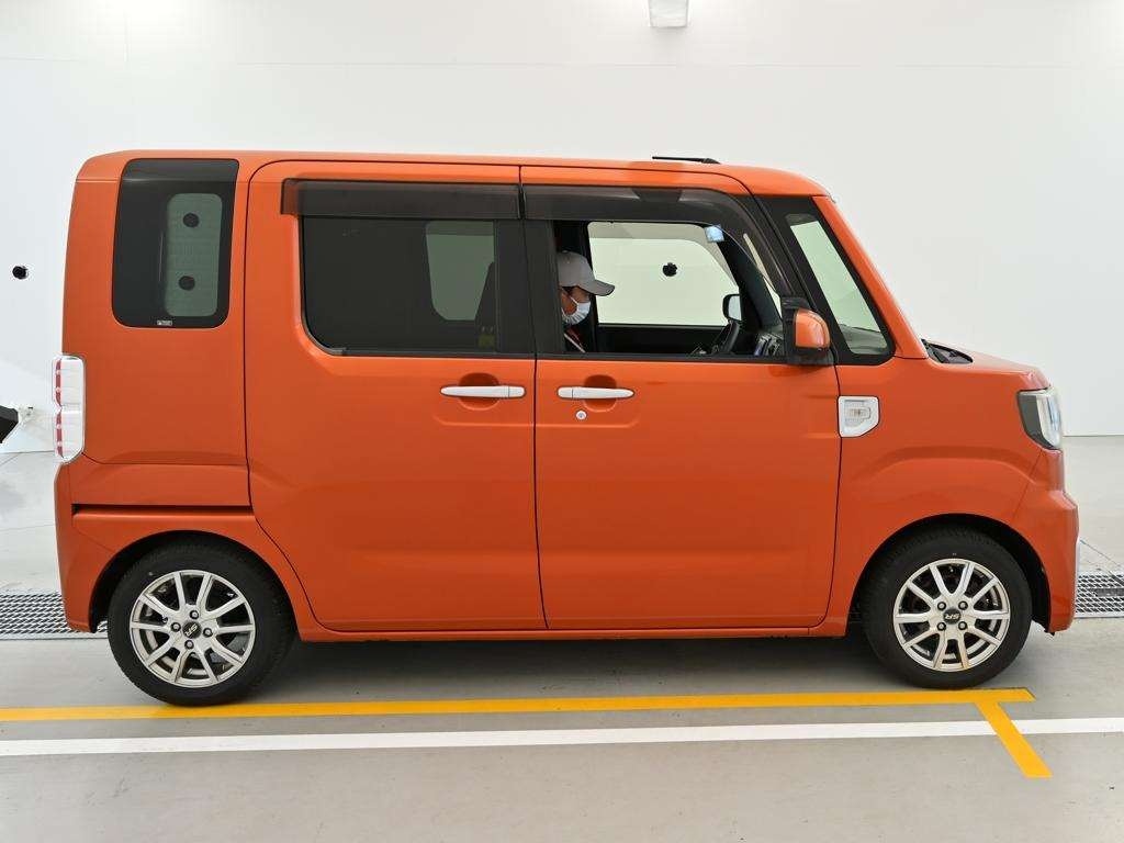 DAIHATSU WAKE