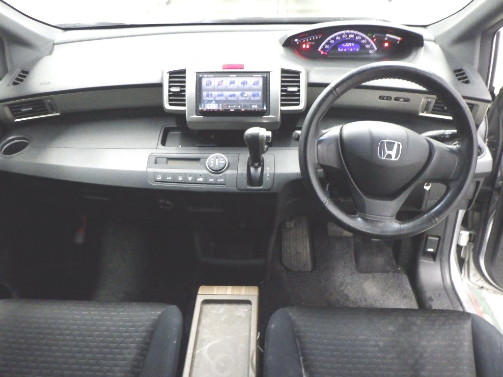 HONDA FREED SPIKE
