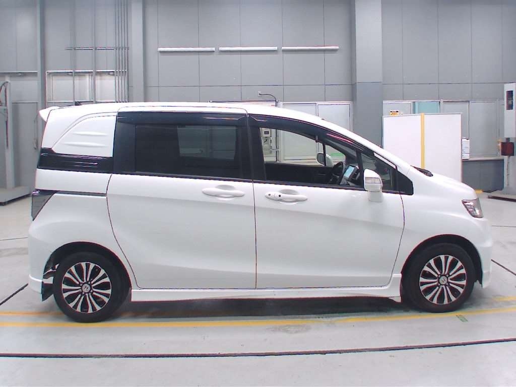 HONDA FREED SPIKE