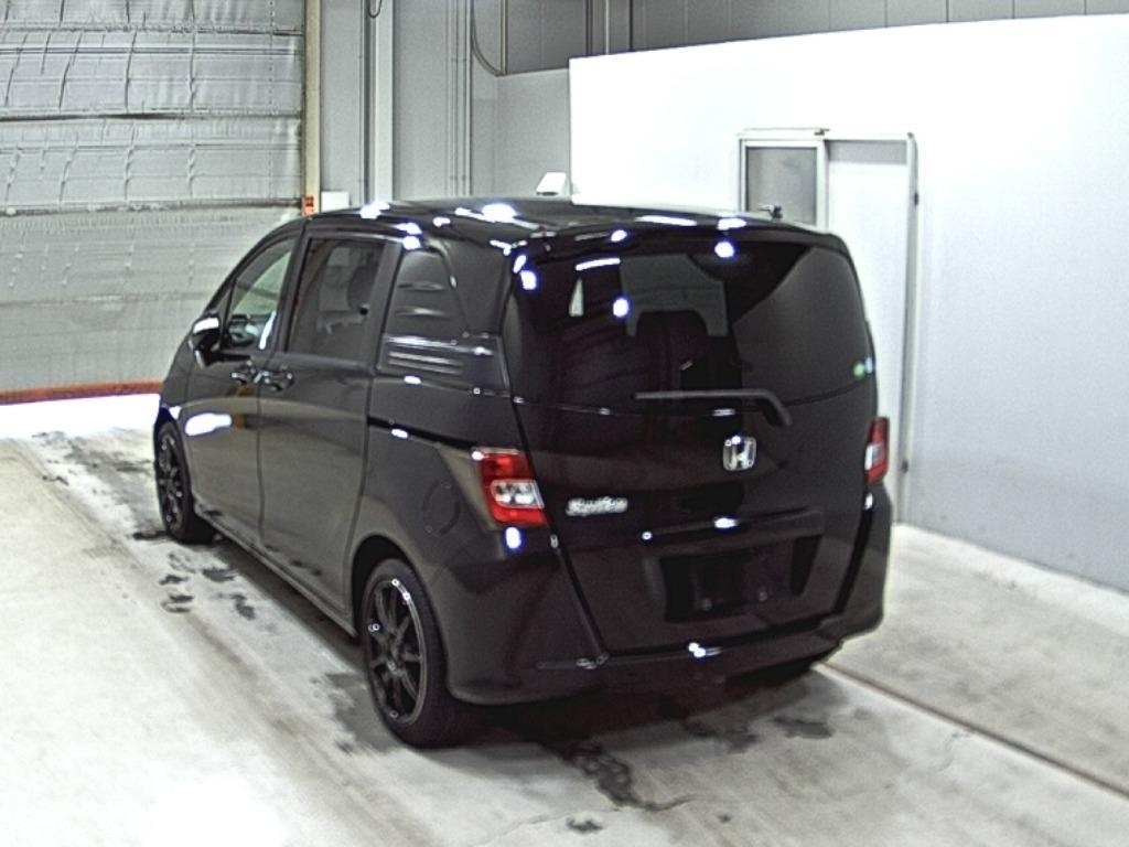 HONDA FREED SPIKE