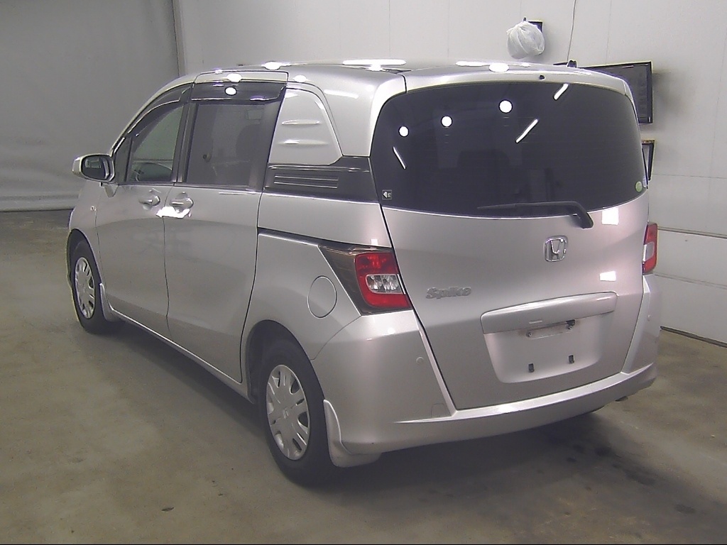 HONDA FREED SPIKE