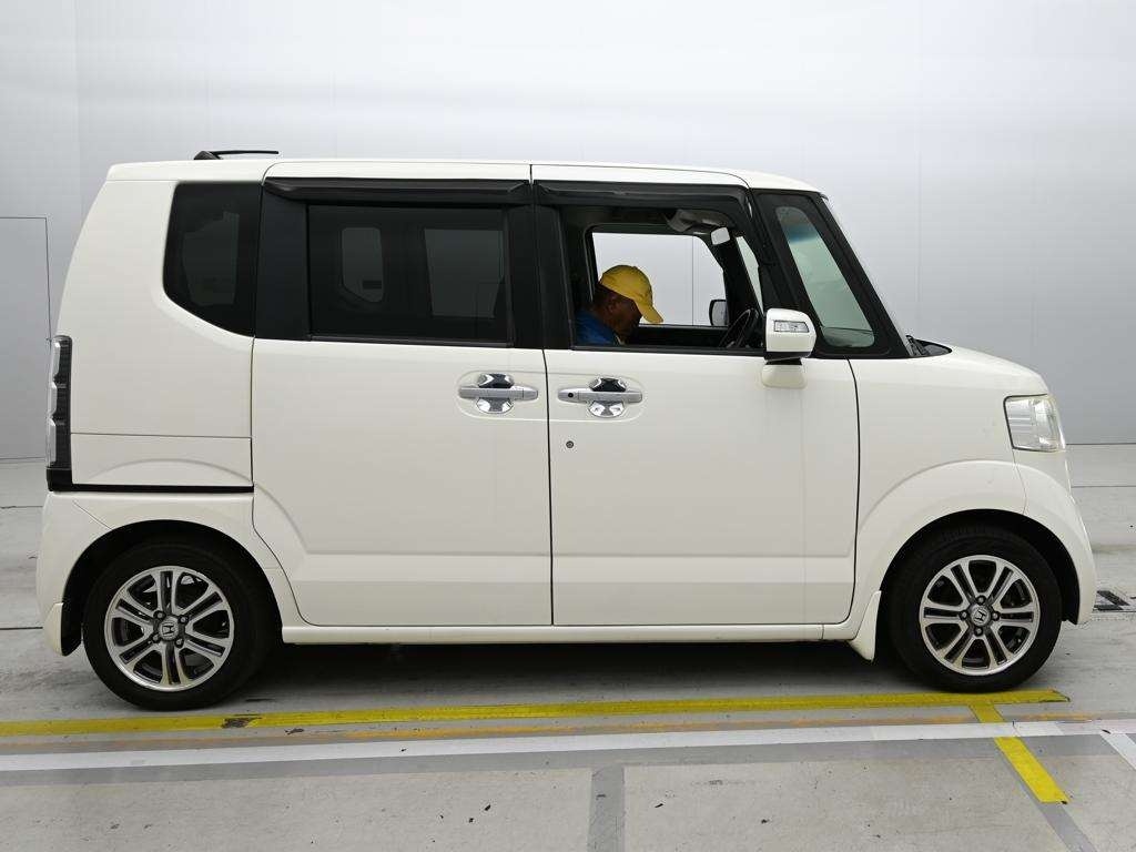 HONDA N-BOX
