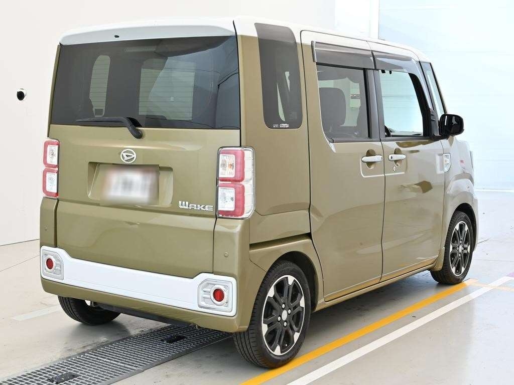 DAIHATSU WAKE