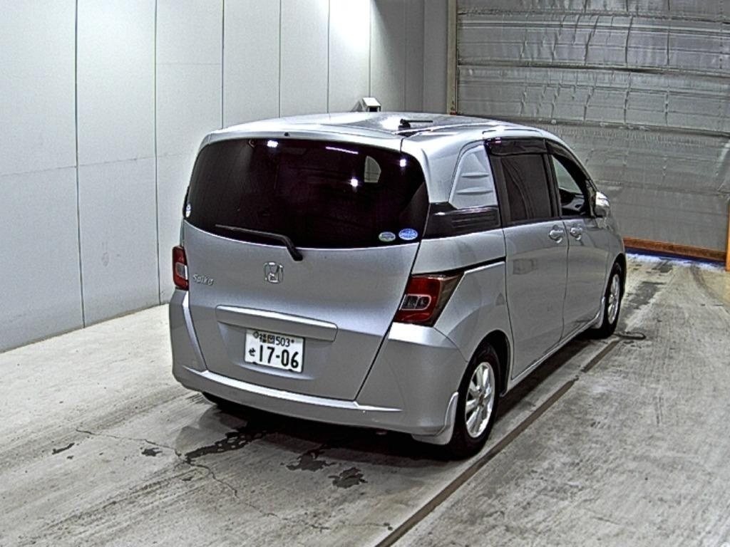 HONDA FREED SPIKE