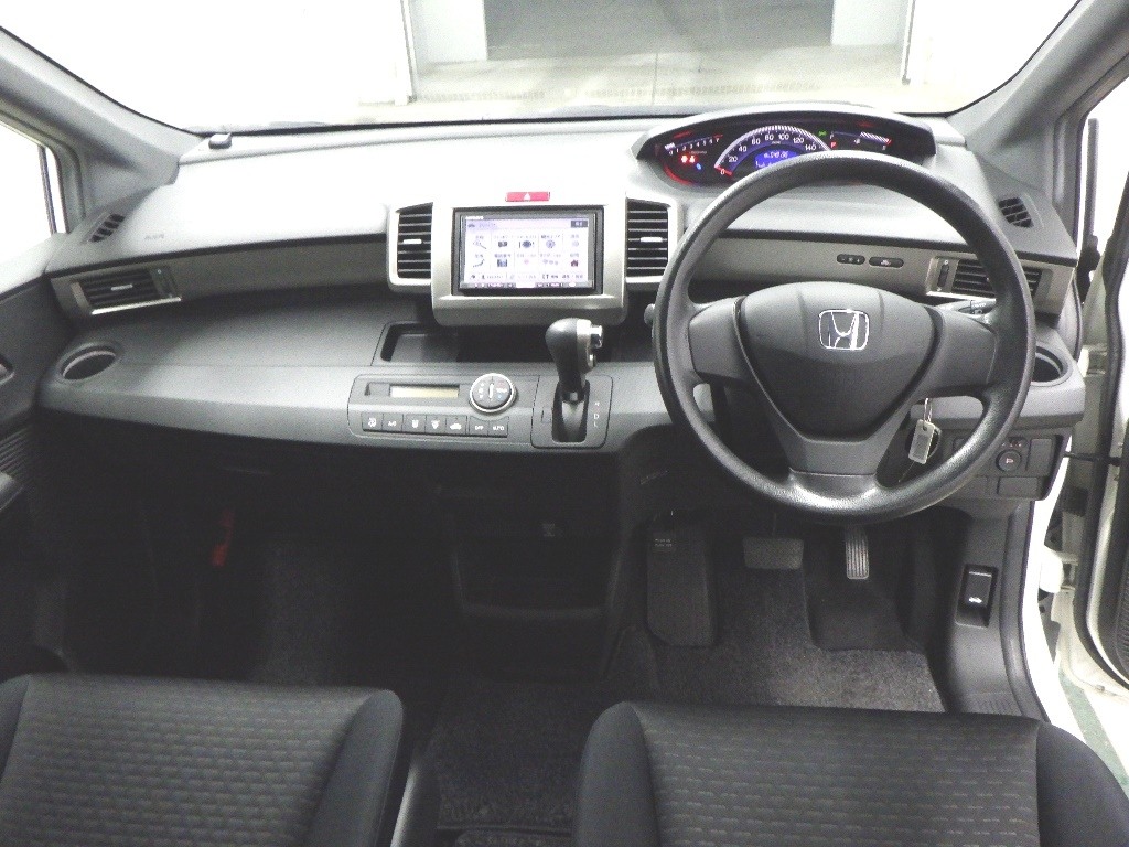 HONDA FREED SPIKE
