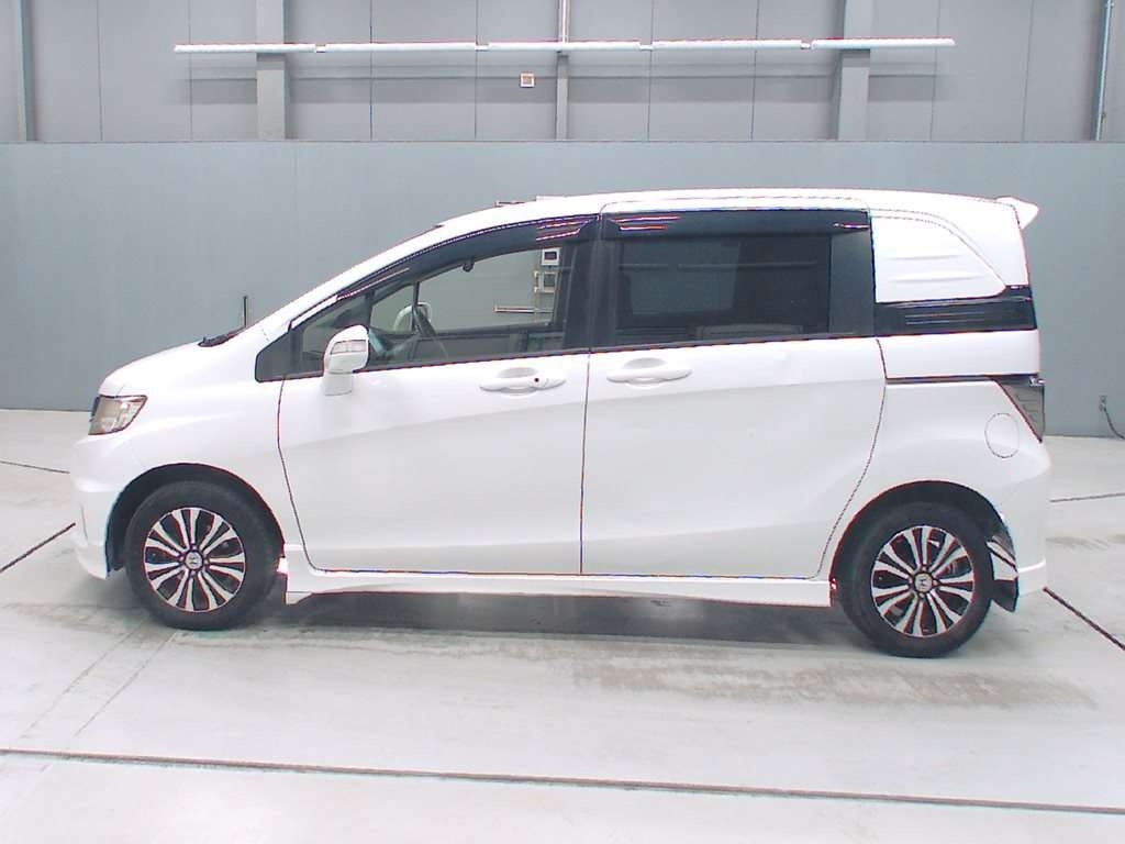 HONDA FREED SPIKE