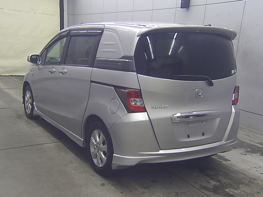 HONDA FREED SPIKE