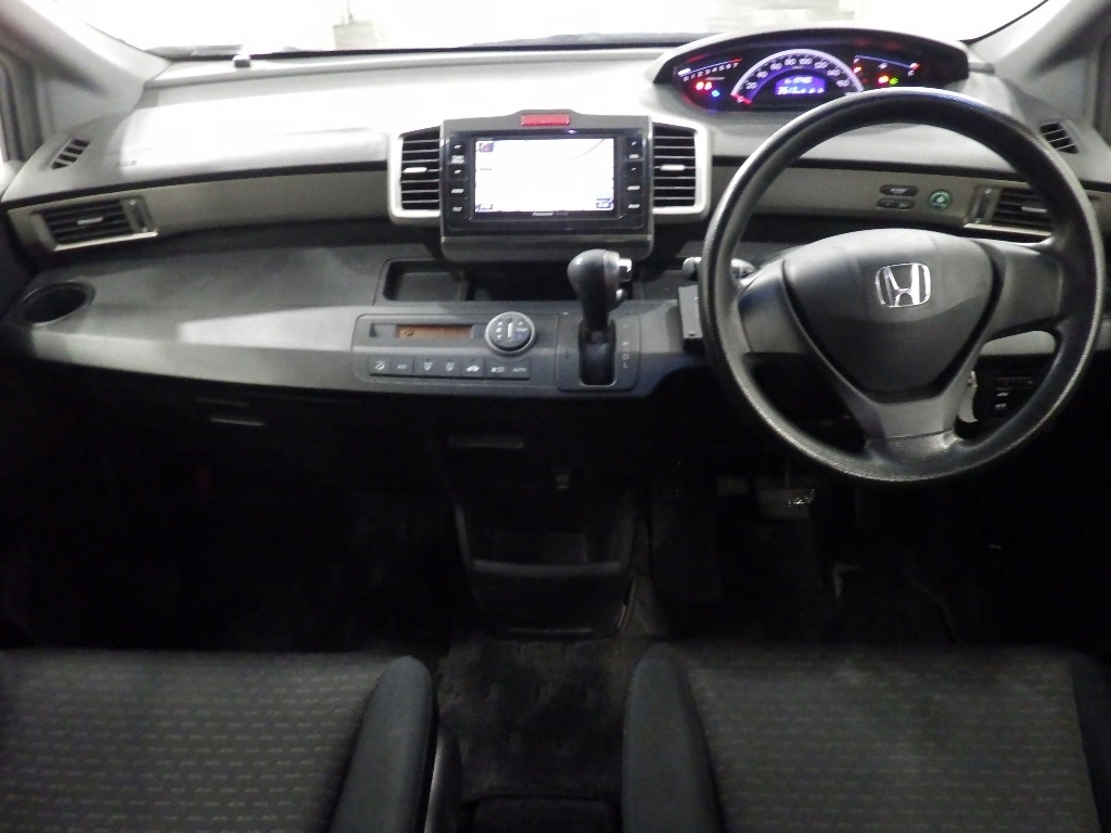 HONDA FREED SPIKE