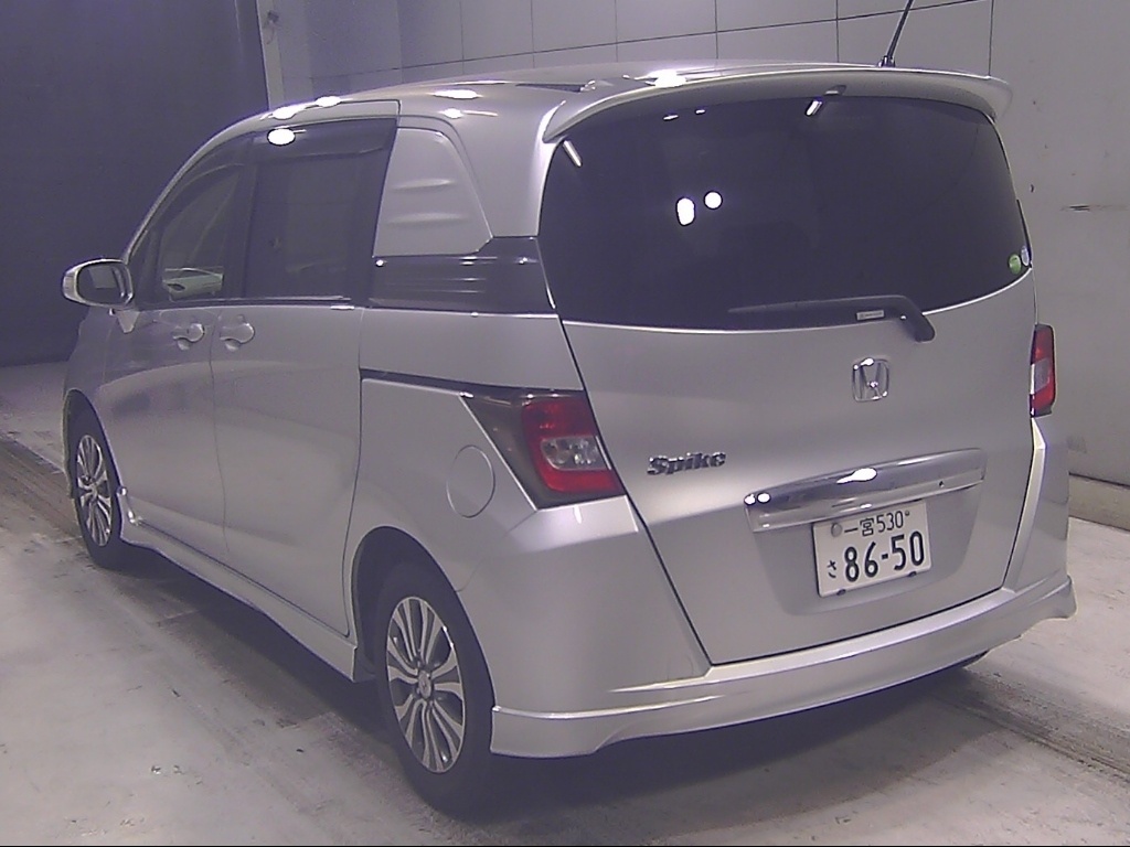 HONDA FREED SPIKE
