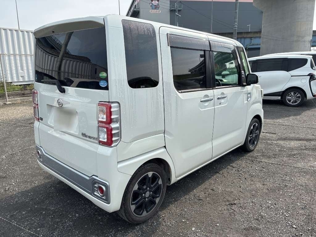 DAIHATSU WAKE