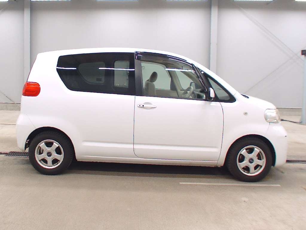 TOYOTA PORTE
