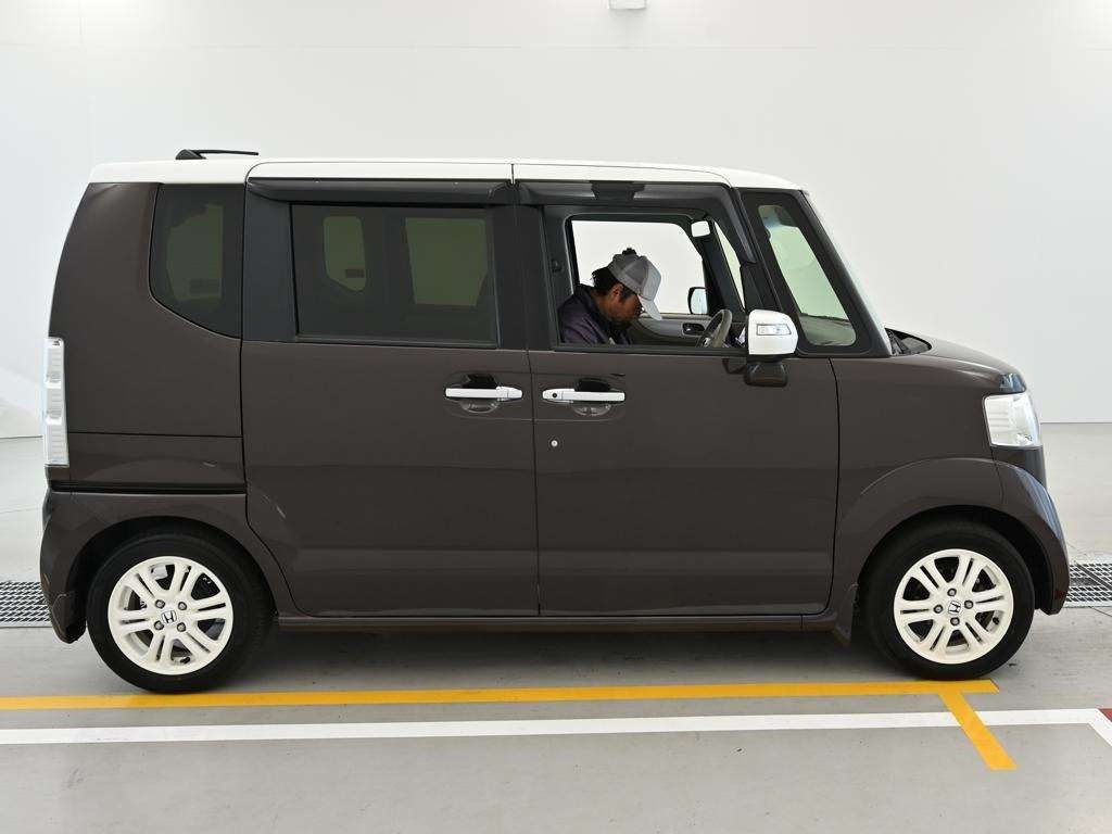 HONDA N-BOX