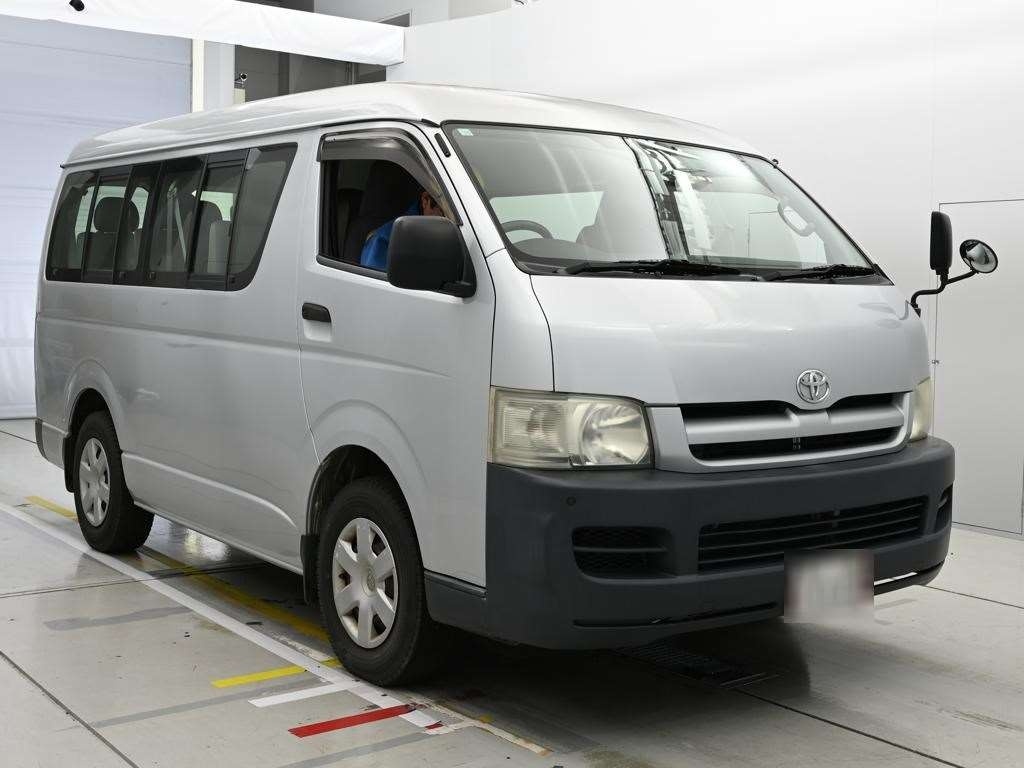 TOYOTA HIACE
