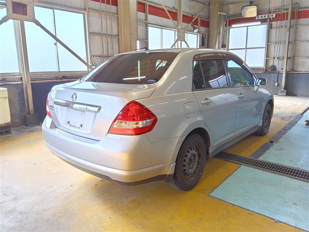 NISSAN TIIDA LATIO