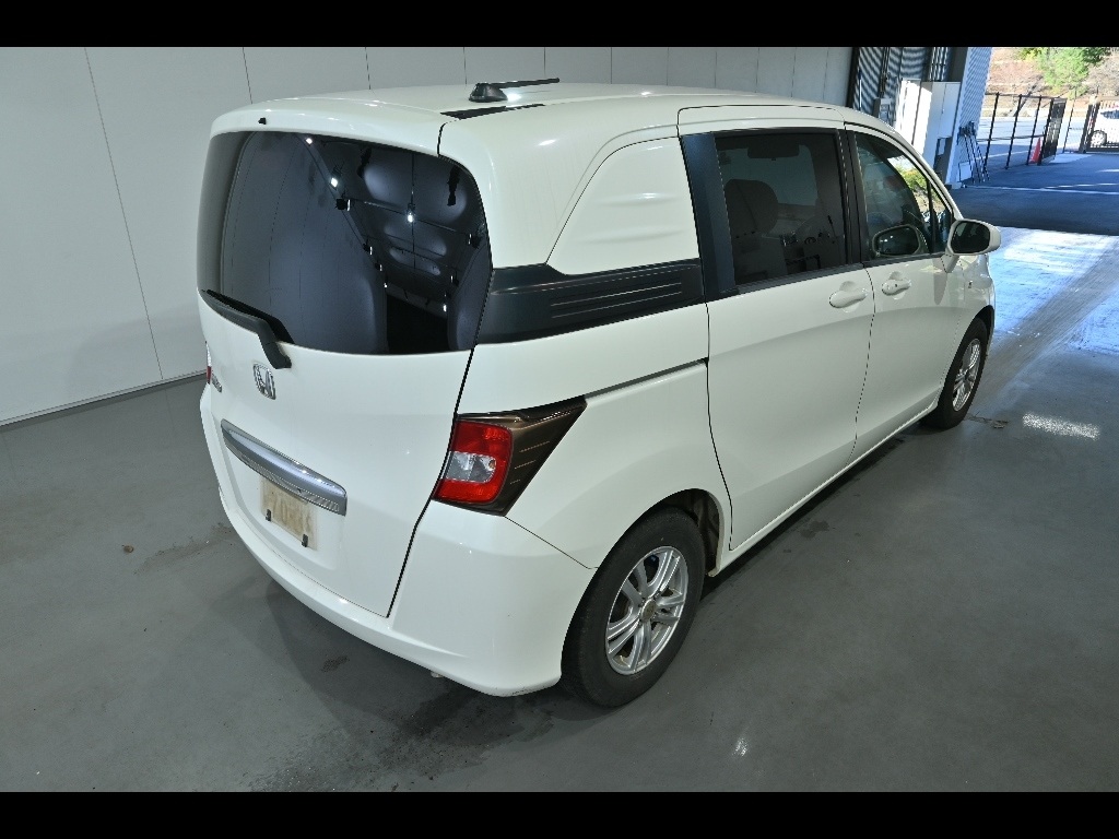 HONDA FREED SPIKE