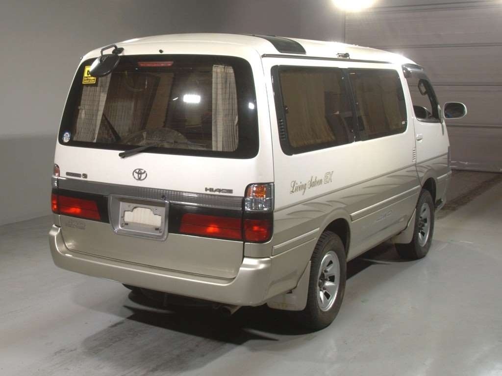 TOYOTA HIACE