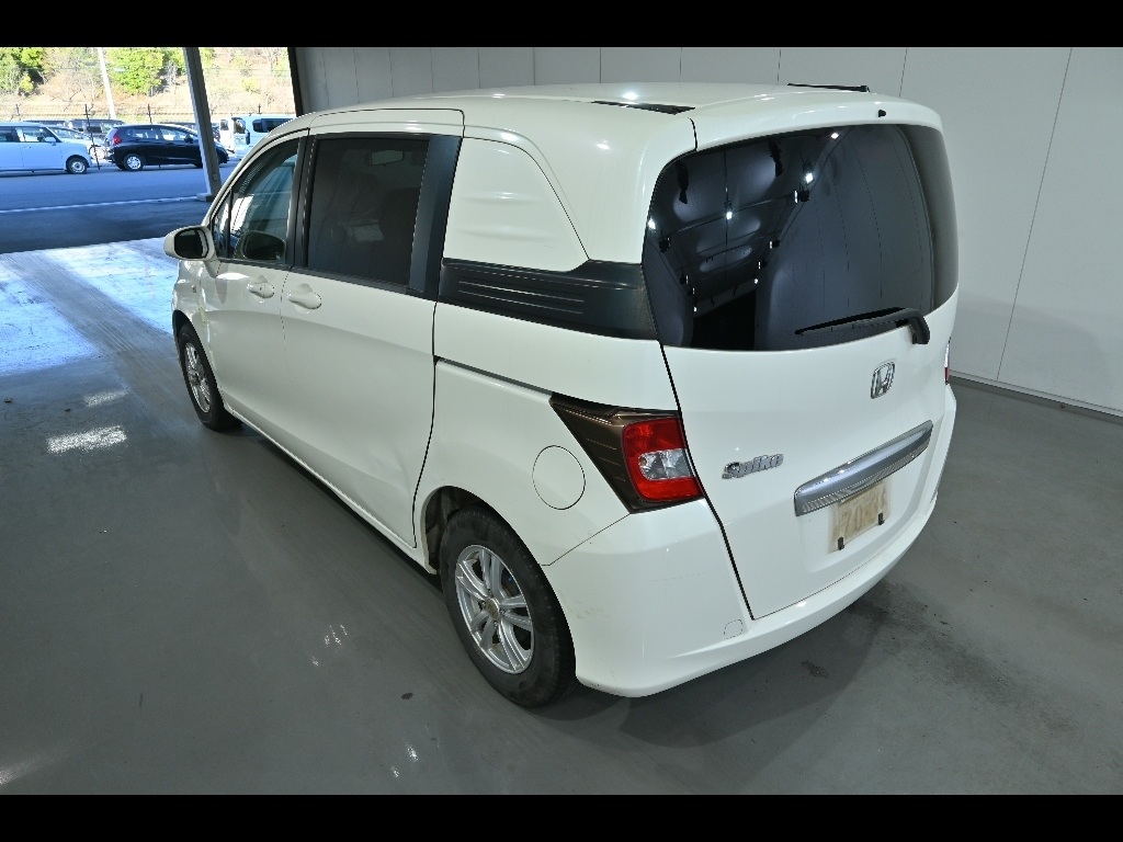 HONDA FREED SPIKE